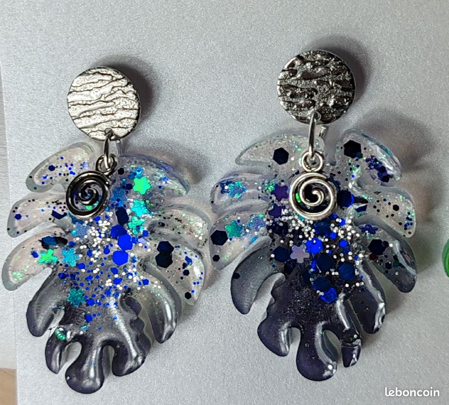 Boucle d oreille artisanale feuille et pailettes (image 1)