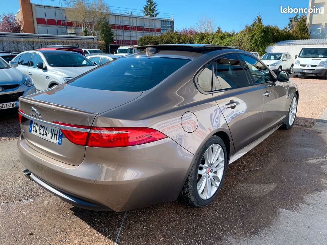 Jaguar xf 2.0d 180ch r-sport bva toit ouvrant garantie 6 mois (image 2)