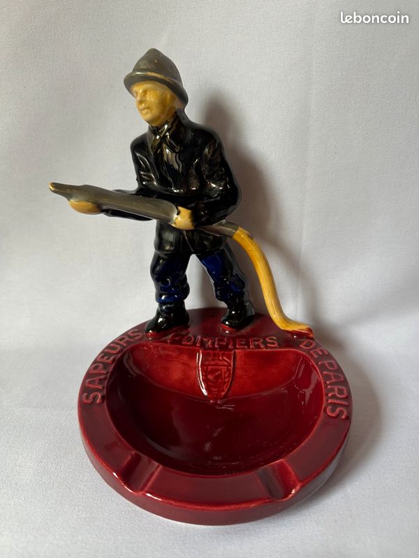 ANCIEN CENDRIER PUBLICITAIRE en faience vintage SAPEURS POMPIERS de PARIS (image 2)