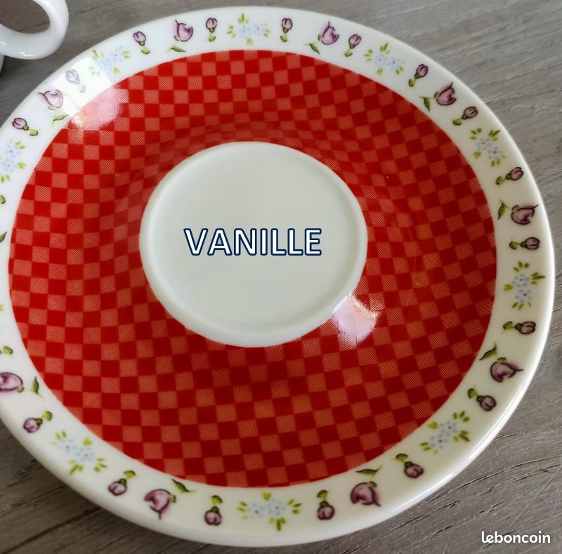 Ensemble tasses soucoupes et théière fleurs roses et pois rouge et blanc La Vida V60 (image 6)