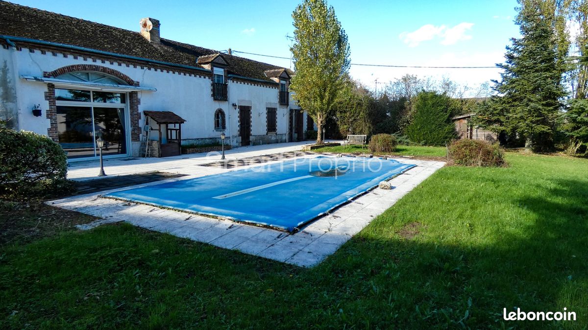 Maison 7 pièces 251 m² · à Pannes · 251 m² · 180 000 €