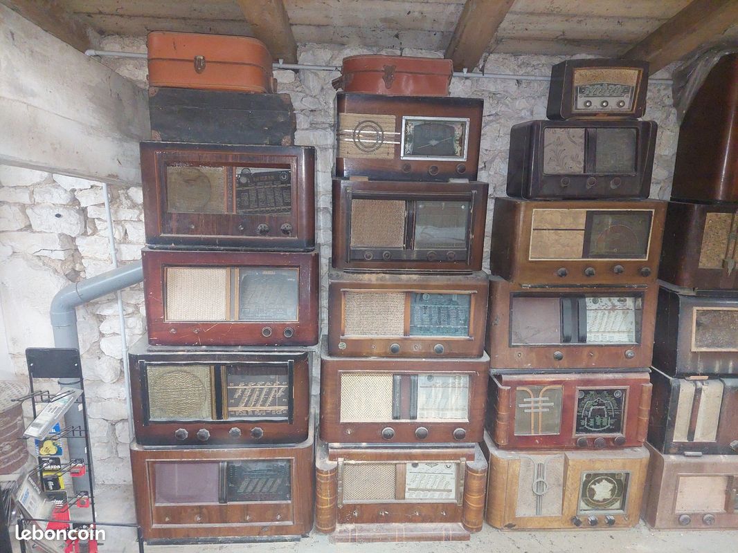 Poste radio ancien (image 2)