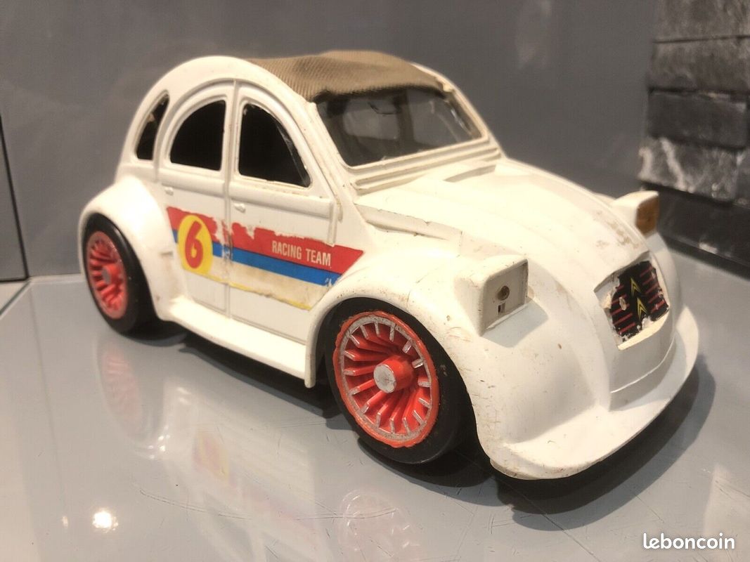 BELLE VOITURE EN TOLE FRICTION marque CIJ JEP JRD VEBE