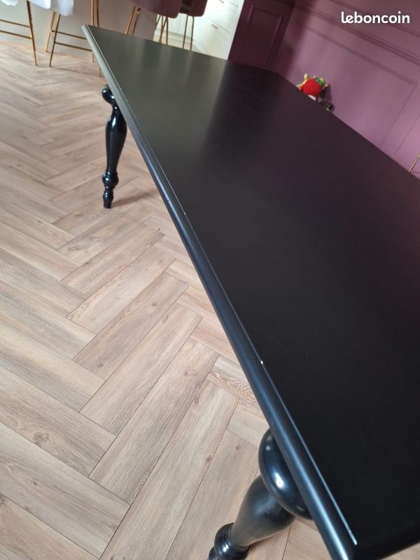 Table (image 3)