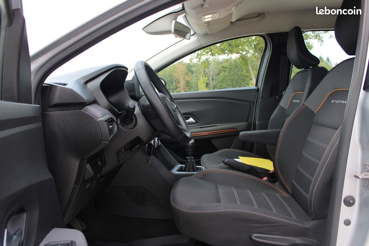 Dacia SANDERO 4 STEPWAY 1L TCE 90 CV TURBO BOITE 6 GPS CLIM AUTO RÉGULATEUR BLUETOOTH LEDS JA 16 (image 8)