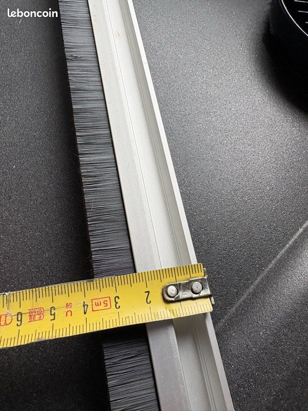 Bas de porte avec brosse d’étanchéité anti-courant d’air neuf (image 3)