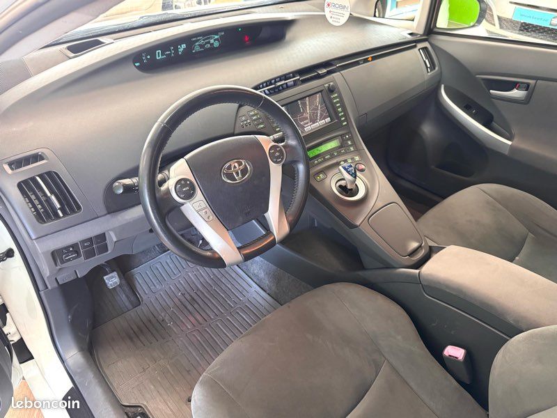 Toyota PRIUS III 1.8 VVT-i 136 HYBRID DYNAMIC (image 2)