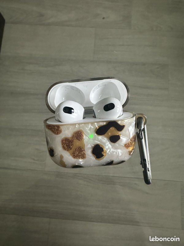AirPods 3 (image 1)