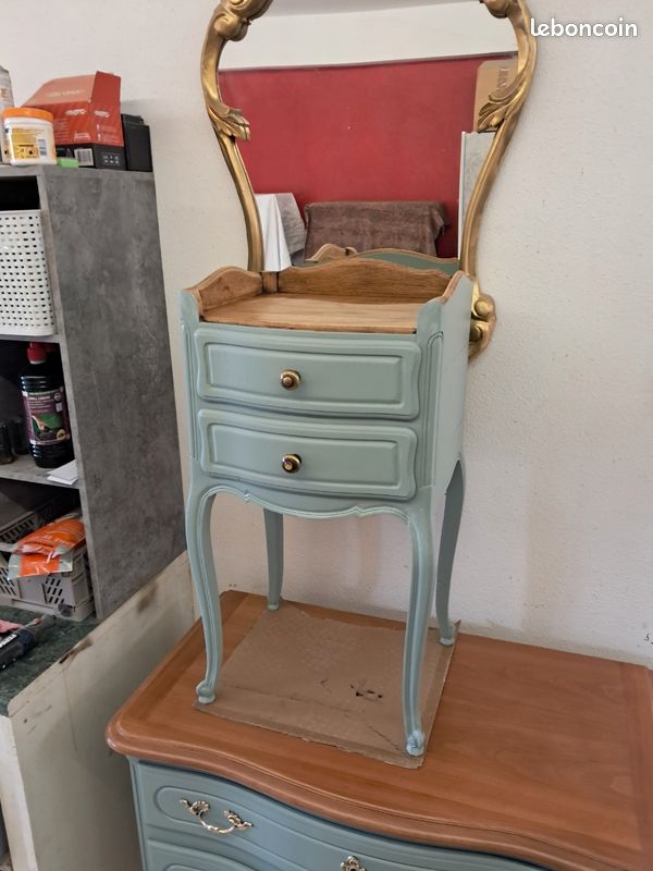 Ancienne table de chevet rôti en vert (image 1)