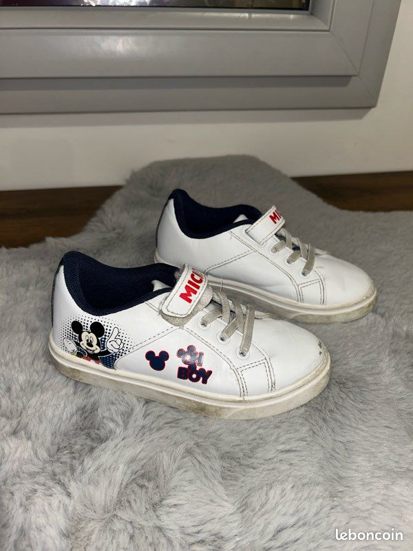 Basket Mickey blanche Taille 28 Chaussures
