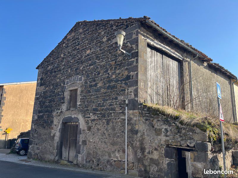 Maison 3 pièces 230 m² · à Orcines · 230 m² · 65 000 €