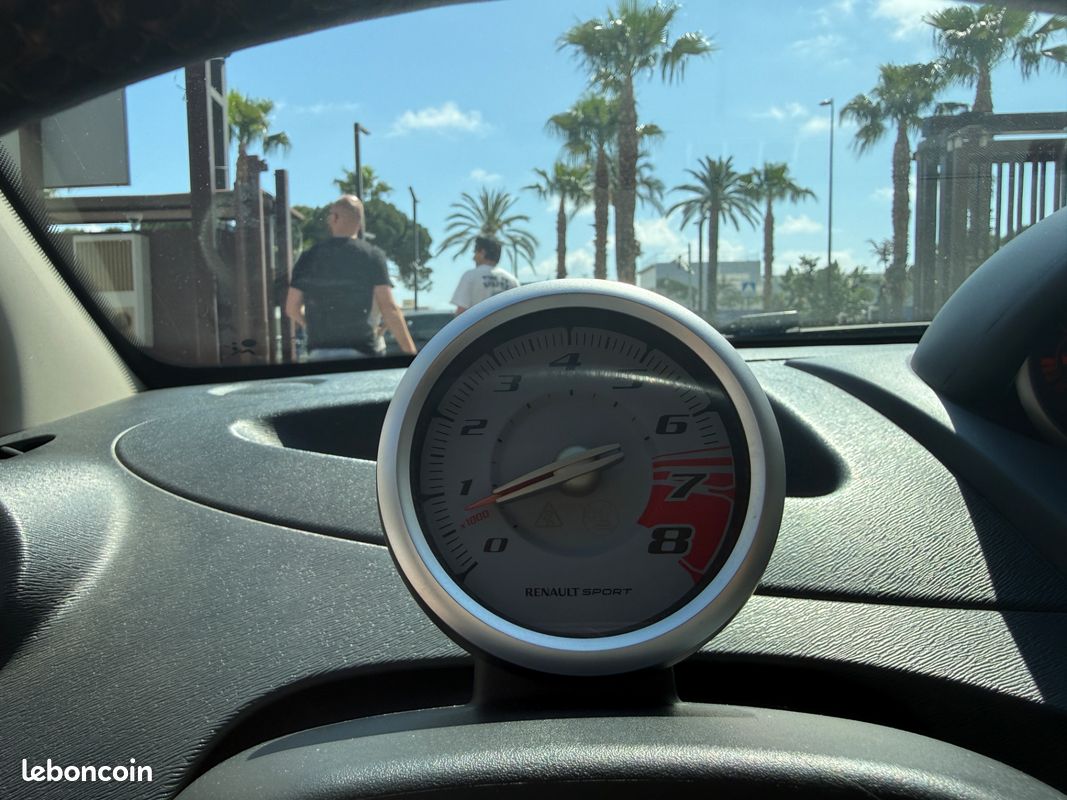 RENAULT Twingo RS 1.6 130ch - 2011 - 110 000 km - Kit Distribution fait à 109000 - Demi ligne - Suivi Complet (image 11)