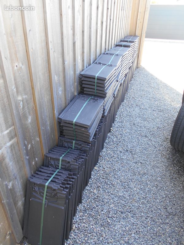 Tuiles plates noires neuves 150 env (image 1)