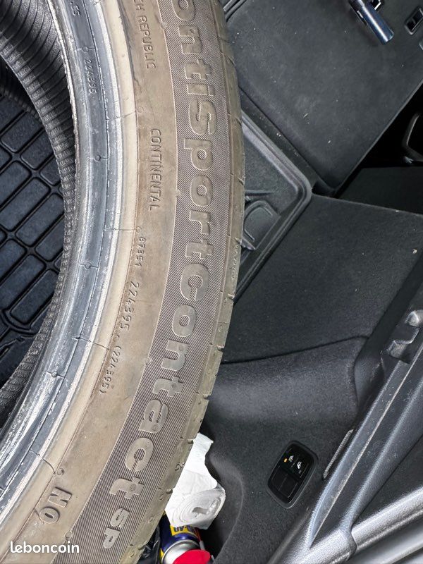 Vends deux pneus continental usure 60% Porsche macan arrière 295/35/R21. Y (image 3)