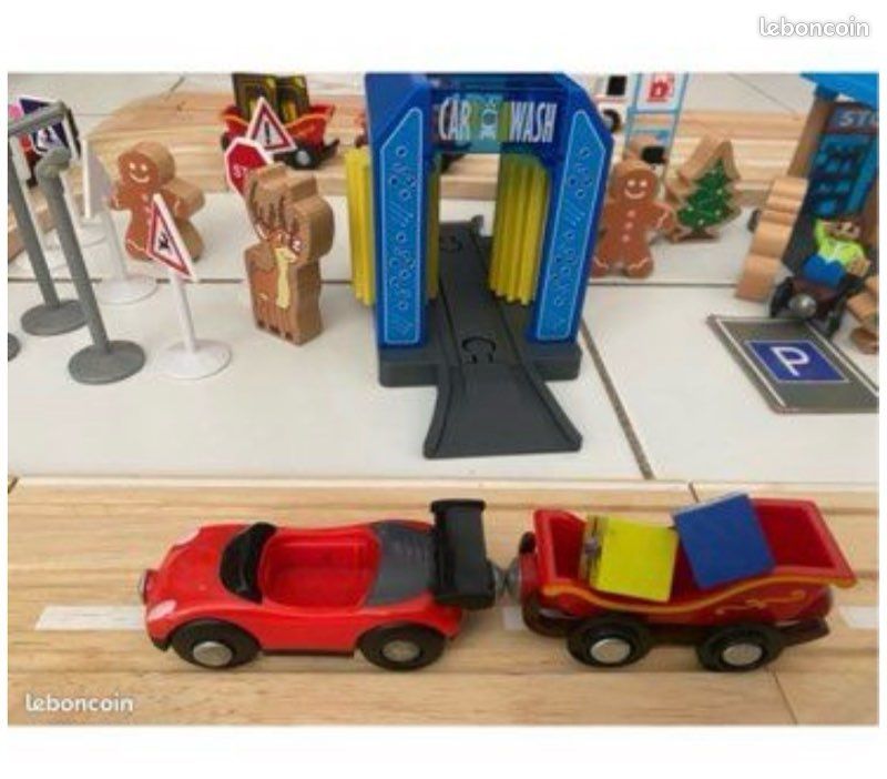 Train et rails en bois (image 6)