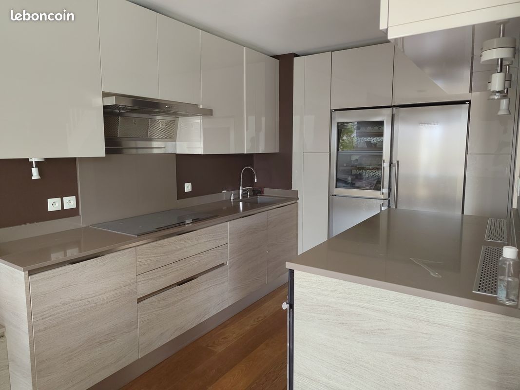 Appartement 4 pièces 100 m² · à Courbevoie · 100 m² · 2 800 €/mois