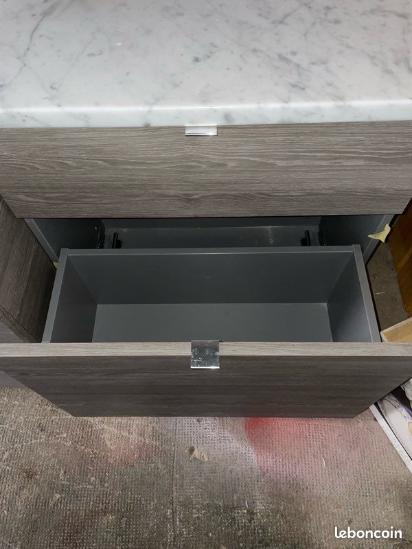 Meuble de salle de bain en marbre et bois (image 15)