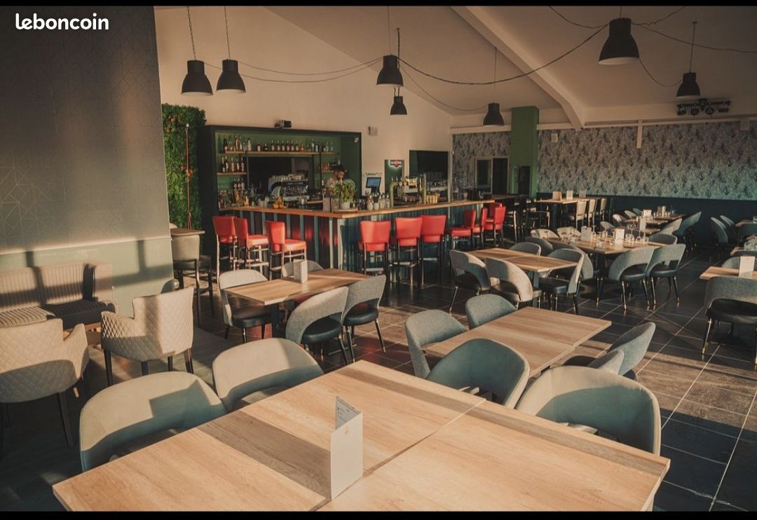 Local 235 m² Hyères (image 1)