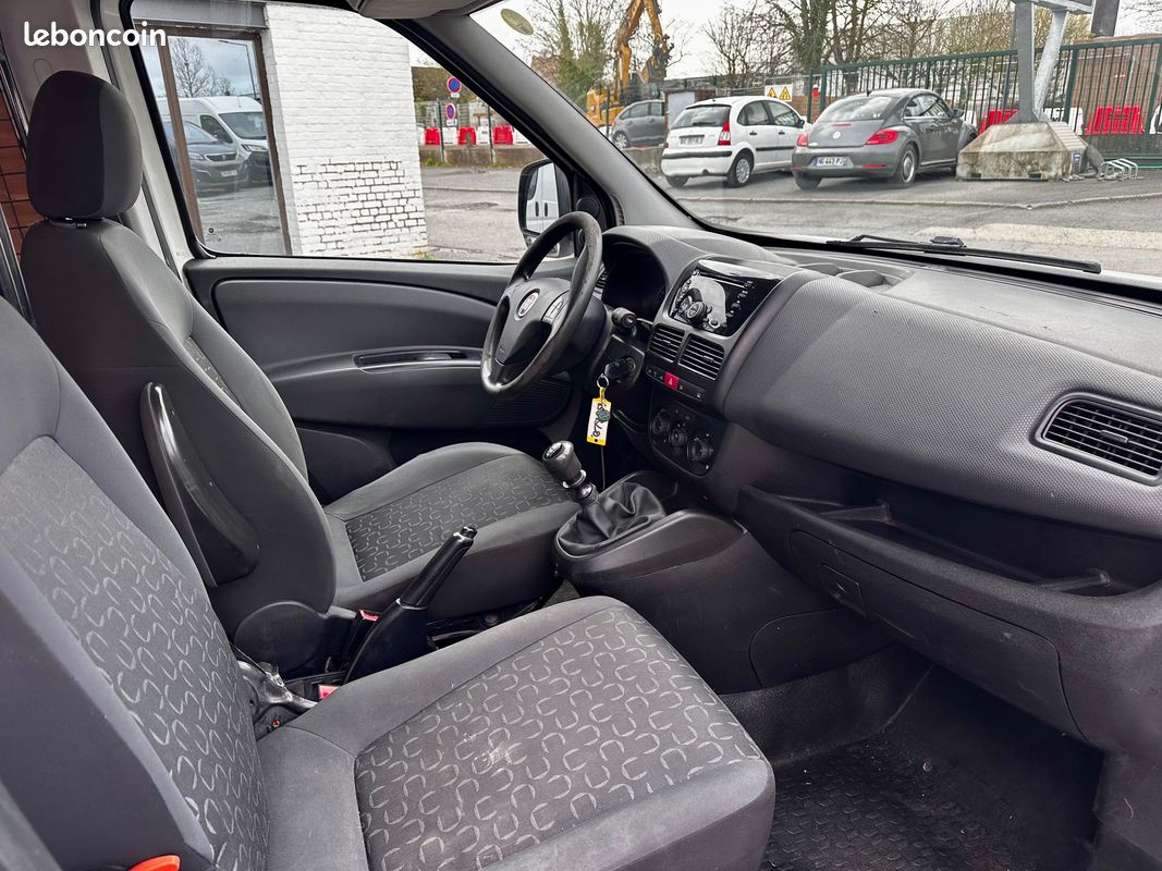 Fiat DOBLO CARGO III MAXI 1.6 MJTD 105 BVM6 TVA RECUPERABLE (image 4)