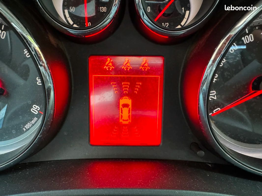 OPEL MERIVA 1.6 CDTI - 136 ch S&S Cosmo Pack PHASE 2 / Sièges et volant chauffants / Caméra de recul / Chaîne distrib (image 19)