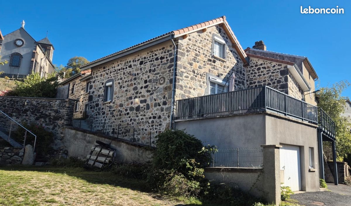Maison 3 pièces 80 m² · à Saint-Genès-Champanelle · 80 m² · 240 000 €