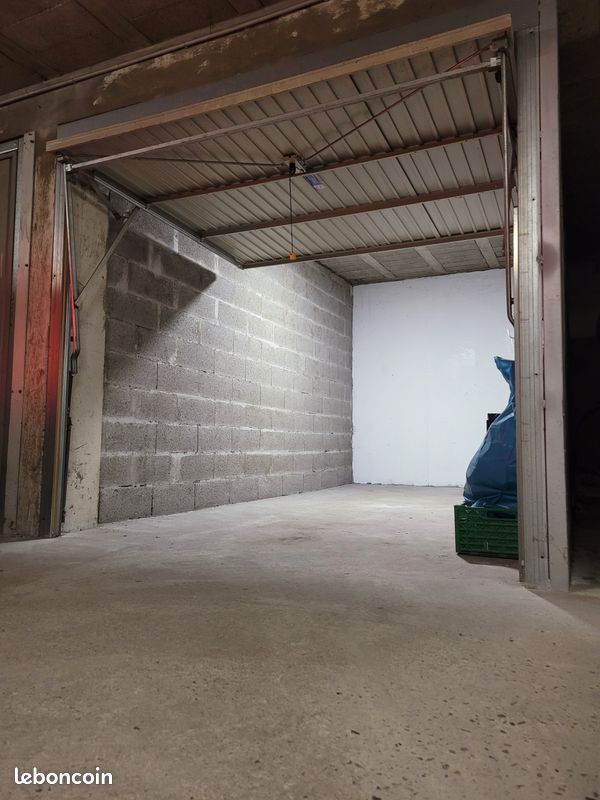 Garage / box fermé · à Annecy · 28 000 €