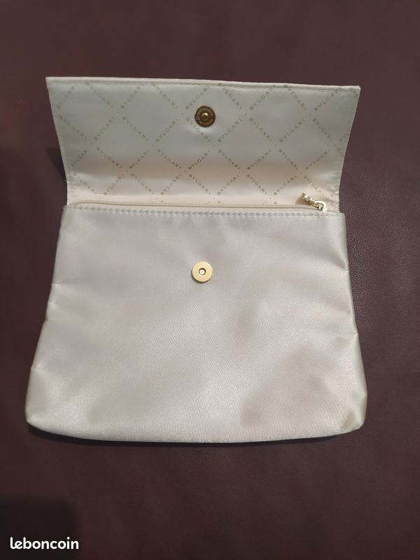 Étui de toilette cosmétique Bulgari parfums sac beige