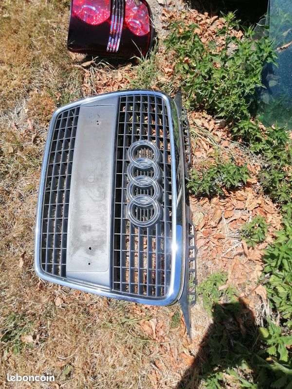 Calandre audi a3 8p phase 2 grande calandre bon etat (image 1)