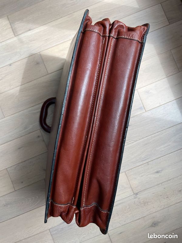 Cartable en cuir neuf (image 3)