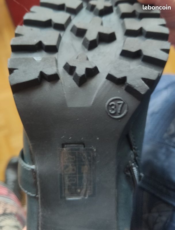 Paire de bottes noires pointure 37 (image 2)