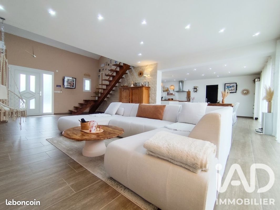 Maison 6 pièces 136 m² · à Sandillon · 136 m² · 396 000 €
