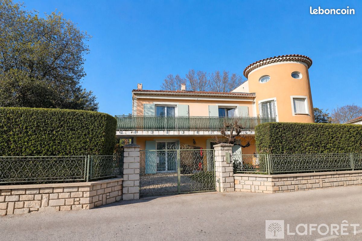 Maison 8 pièces 225 m² · à Hyères · 225 m² · 790 000 €