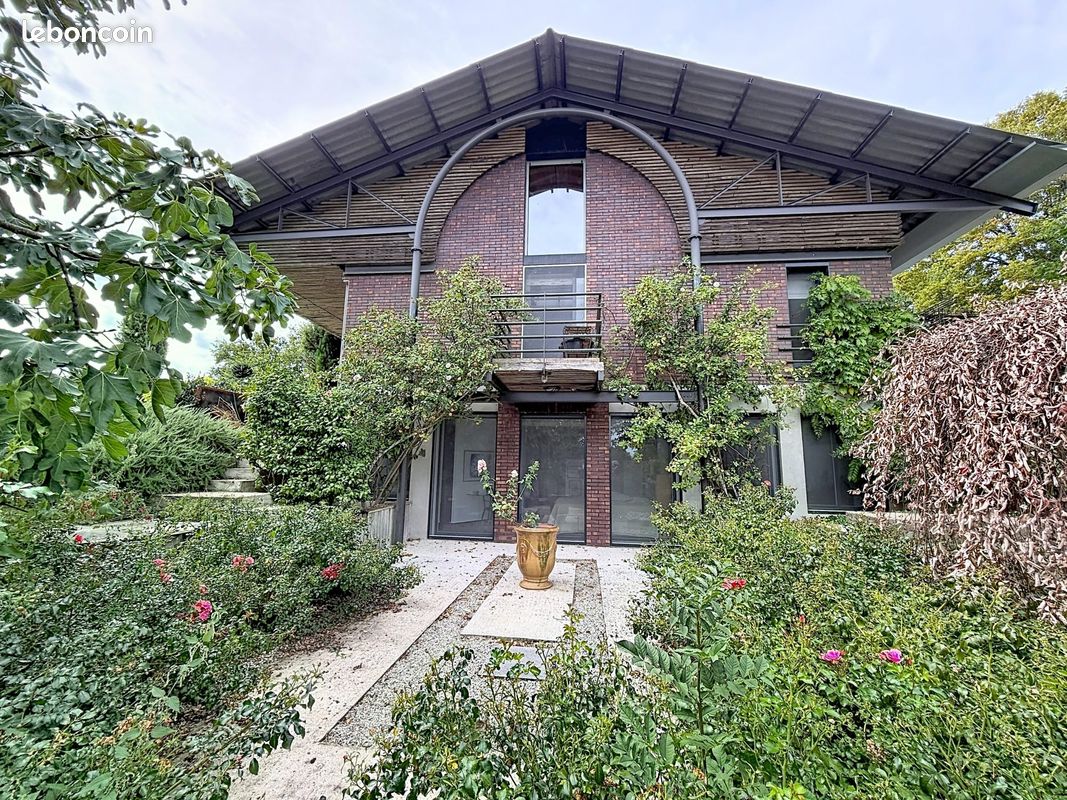 Maison 6 pièces 255 m² · à Montbron · 255 m² · 450 000 €