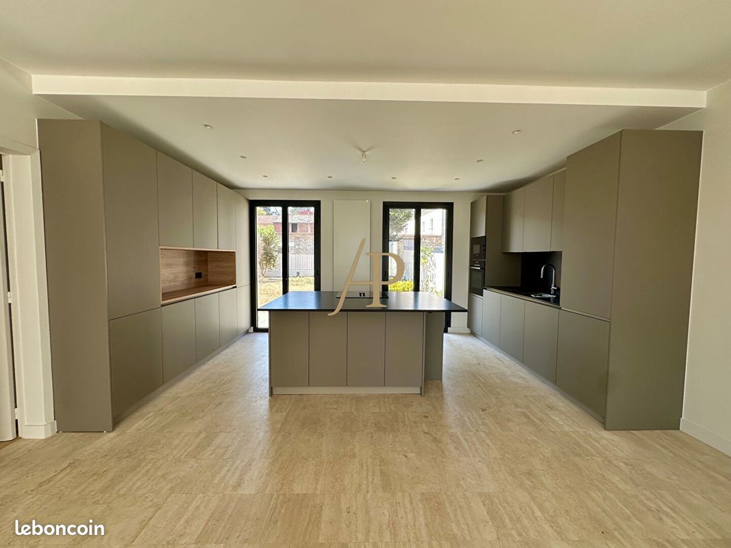Maison 8 pièces 270 m² · à Chambourcy · 270 m² · 4 800 €/mois
