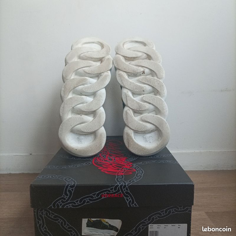 Versace chain react (image 5)