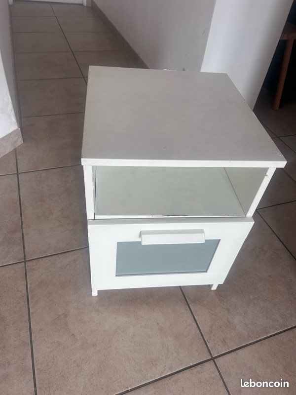 Table de chevet (image 1)