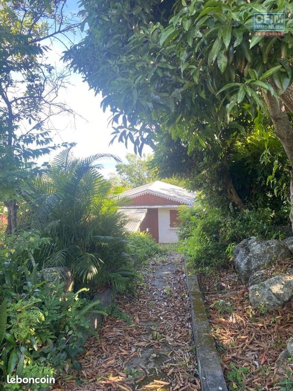 Terrain 1012 m² · à Saint-Paul · 330 000 €