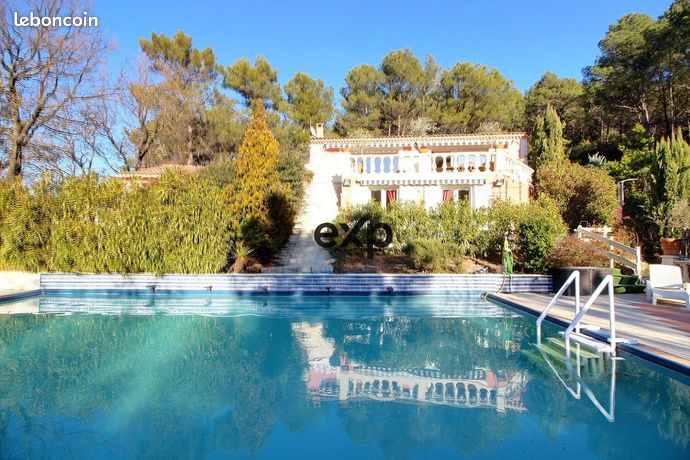Villa 7 pièces 225 m²