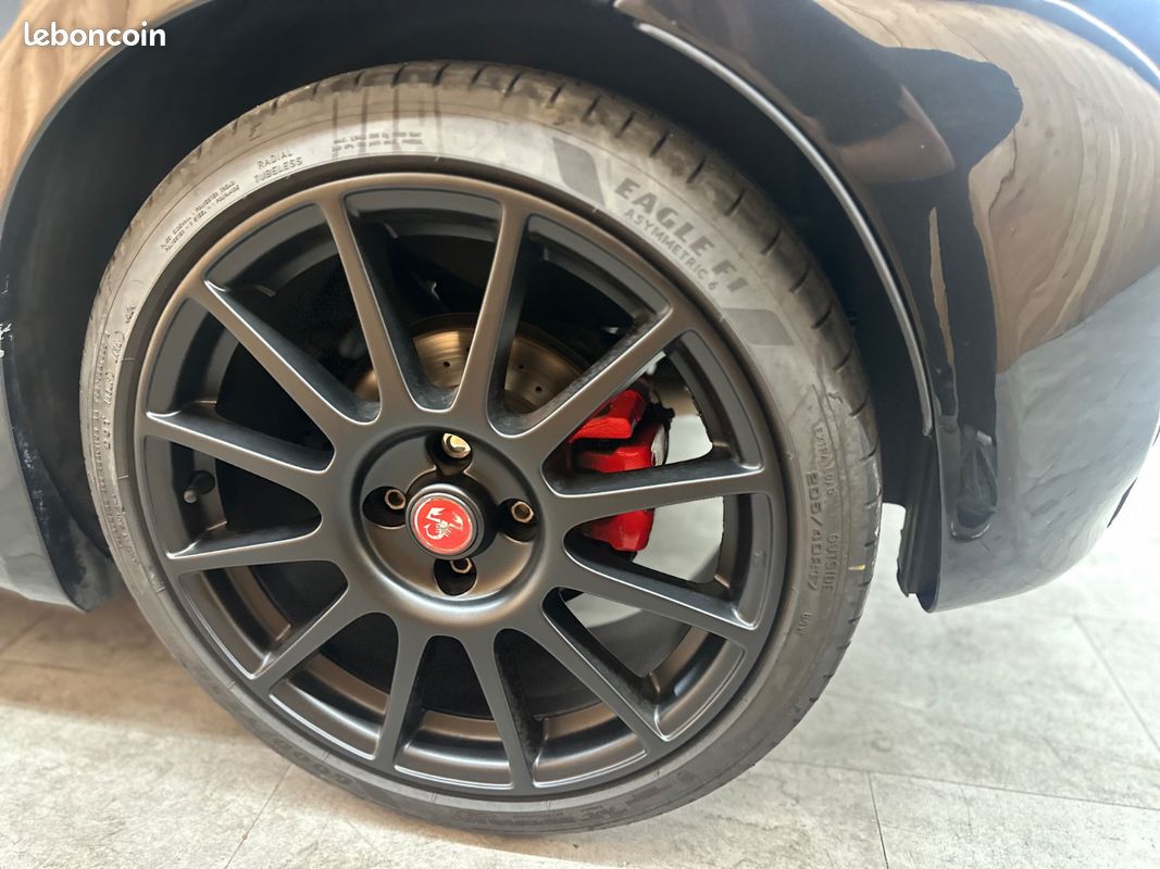 ABARTH 595 1.4 T-Jet 180 CH BVA Cabriolet Competizione Esseesse + ECHAPPEMENT AKRAPOVIC + PACK CARBONE + BEATS AUDIO + 1ERE MAIN + GARANTIE 12 MOIS (image 18)