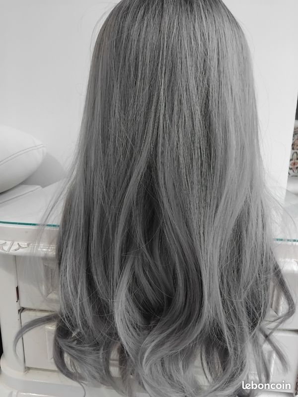 Perruque Femme Courte Grise - Cheveux Lisses Synthétiques - Modèle FLORENCE 51 - Neuve Avec étiquettes