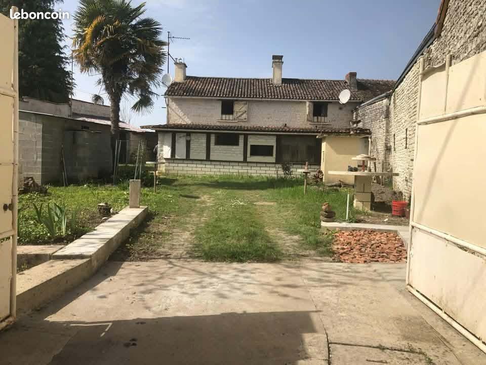 Maison 5 pièces 160 m² · à La Tour-Saint-Gelin · 160 m² · 110 000 €