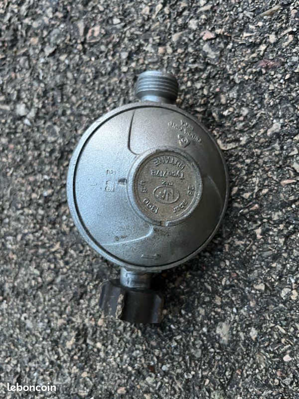 Détendeur gaz Butane 28 mbar - Très bon état - Équipement caravaning