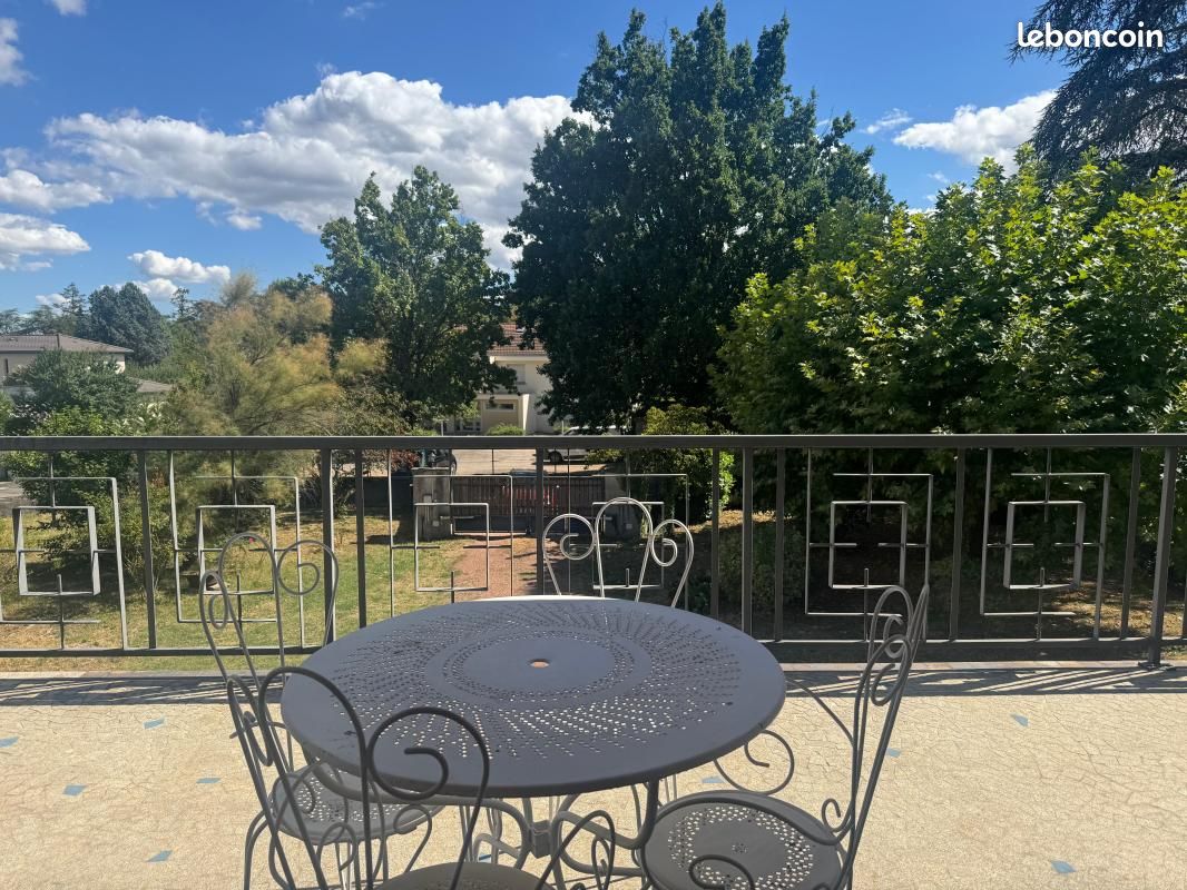 Maison 4 pièces 110 m² · à Charbonnières-les-Bains · 110 m² · 1 590 €/mois