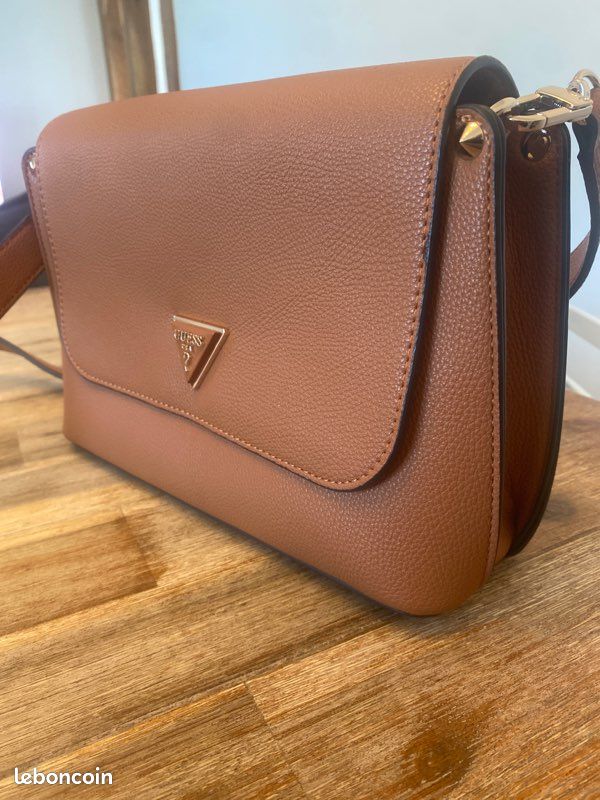 Sac Bandoulière Guess Marron - Légèrement Utilisé, Livraison En 1ère Classe