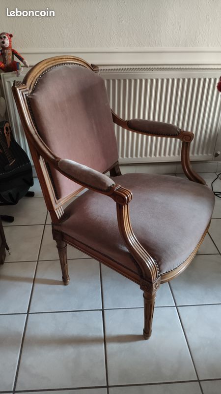 Beau et large fauteuil de style Louis XVI (image 10)