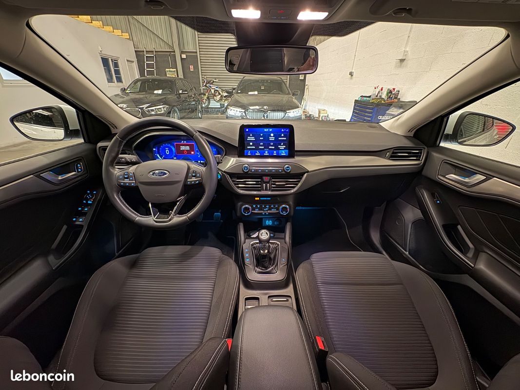 FORD Focus Berline Titanium X 1.0 EcoBoost 125 / CARPLAY / LINE ASSIST / CAMERA RECUL / RADAR AR / REGULATEUR LIMITEUR / CLIM AUTO (image 2)