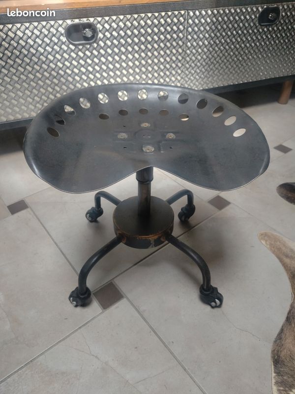 Tabouret industriel (image 1)