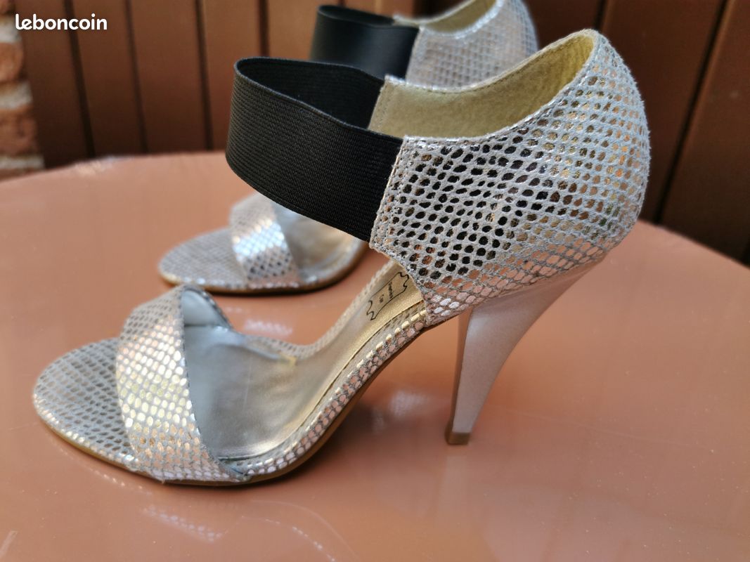 Sandales à talon haut pointure 37 marque André Chaussures