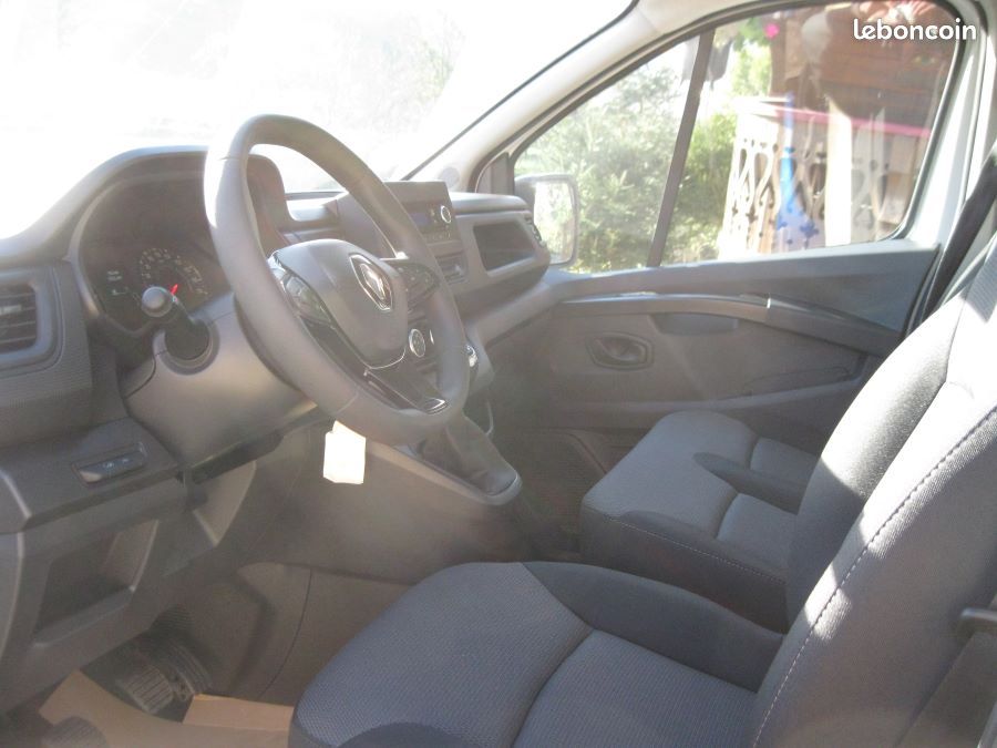 Renault trafic fourgon l1h1 3000 kg blue dci 130 ch confort blanc banquise (image 5)