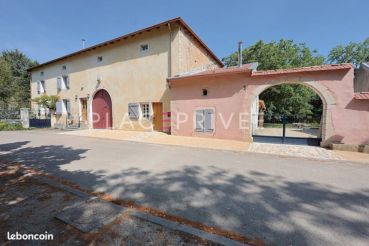 Maison 8 pièces 288 m² · à Vézelise · 288 m² · 545 000 €